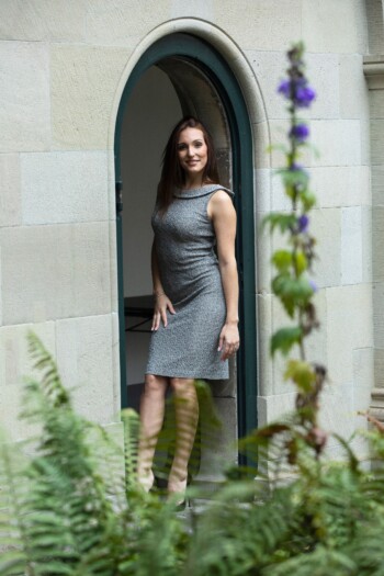 Cocktailkleid Ari – Olive – Graf von Matt – Las Perlitas Zürich