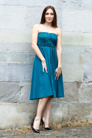 Cocktailkleid Sissi – Petrol – Graf von Matt – Las Perlitas Zürich